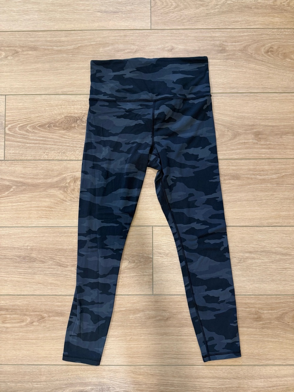 Athleta Black Camo Elation 7/8 Tight Legging Small